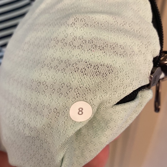 Lululemon jacket, black and teal. Size 8 - Picture 6 of 6